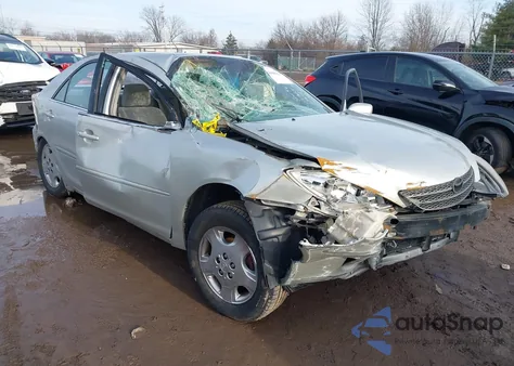 2004 Toyota Camry Le V6 from USA, damaged, VIN 4T1BF32K54U589130